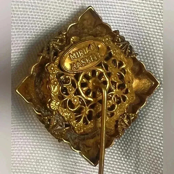 Vintage Very Rare Miriam Haskell Signed Chanel  PIN rare 2.75”perfect condition - Picture 3 of 7